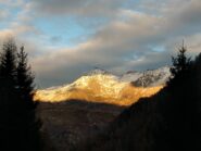 Verso Madesimo con la strada dello Spluga in ombra