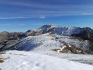 La dorsale dalla Cima Pian Comune (m.2407) verso il Mongioie 