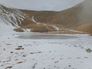 Colle Lauson e laghetto