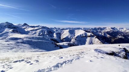 Panorama dalla cima verso il Chersogno e La Marchisa. 