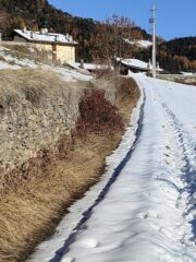 Eccoci all'uscita dai prati si gira a destra 