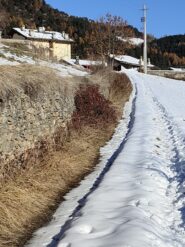 Eccoci all'uscita dai prati si gira a destra 