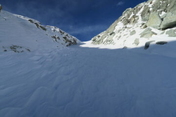 il ripido canalino lisciato per bene dal vento