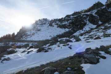 con gli sci fino qui, grazie alla crosta portante non si toccano pietre