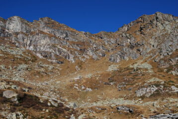Alpe Muanda superiore e Colle Bonze dai pressi delle Alpi Muanda di mezzo