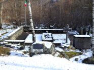 Il Monumento dove sorge la fossa comune di 26 Partigiani.