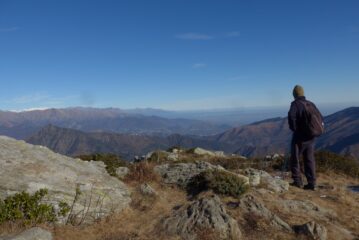 Sguardo sulla pianura e sulle lontane montagne lombarde