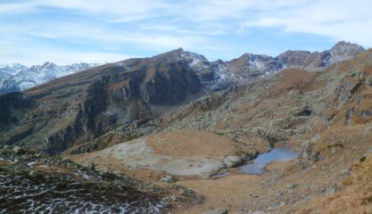 Il lago Pian di Lee salendo al Colle della Forca