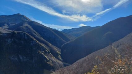 il lungo vallone dell'Ozola da risalire