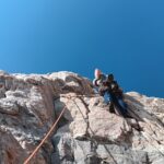 Salendo il bel muretto iniziale dei tiri schiodati affianco a 