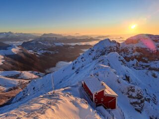 Rifugio Azzoni dalla vetta.