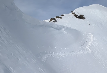 Ingresso per evitare la cornice, molto esposto.