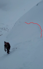 Piccola frattura e distacco dei pochi cm di neve recente