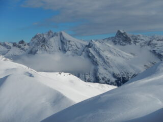dalla cima panorama verso la Pointe d'Aval 3320 m. e il Brec de Chambeyron 3389 m.