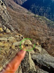 Roccone pericolante!!!   all'uscita della seconda lunghezza di 5C.
