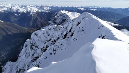  La cresta ben innevata.