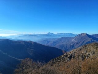 Le Alpi Apuane in lontananza