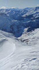 Dall'altro lato del colle vista sui laghi di Roselend.