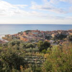 Ventimiglia salendo alla Madonna delle Virtù