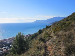 Panorama a ponente scendendo a Ventimiglia