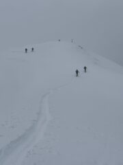 La croce di vetta in vista 