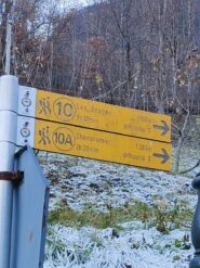 Partenza sentiero dopo tratto d'asfalto iniziale