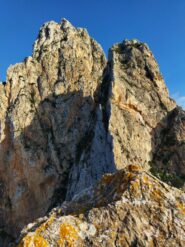 La lunga (!) prosecuzione della Cresta Vistammare sulle torri successive 