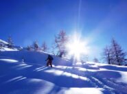 Sole radente a metà salita