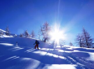 Sole radente a metà salita