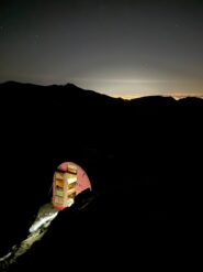 Il bivacco Falchi villata. Piegare le coperte e portare via la rumenta dovrebbe essere il minimo sindacale