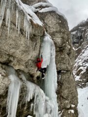 Tiro di misto adiacente al salto di ghiaccio di cui alla foto 1