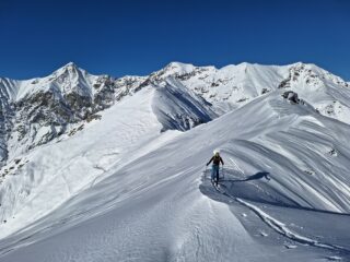 Arrivo in vetta col Cornour alle spalle