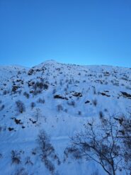 La parte bassa dello spallone visto dalla strada