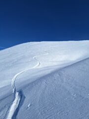 Pendio iniziale, incredibilmente non pelato dal vento ma in ottima neve