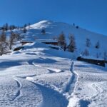 In discesa sotto l'ex rifugio
