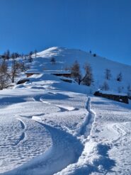 In discesa sotto l'ex rifugio