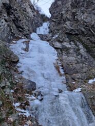 La cascata dall'attacco