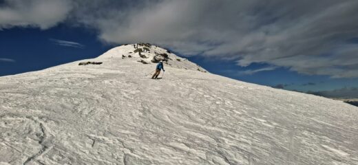 Dorsale tutto sommato ben sciabile su neve compatta