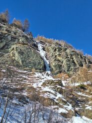 La cascata dalla strada