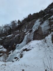 La cascata dalla macchina