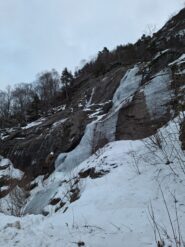 La cascata dalla macchina