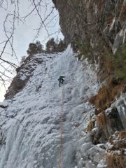Marco sulla cascata