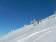 discesa su neve polverosa