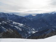 Oltre la Colla di Casotto, il Monte Galero e il mare