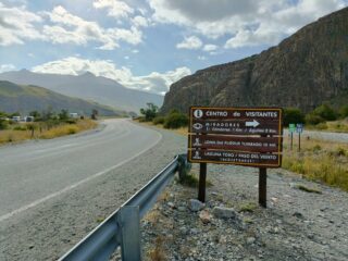 Indicazioni per il centro de visitantes dalla strada che esce da El Chalten