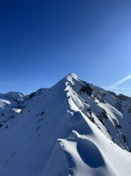Deposito sci e inizio parte alpinistica