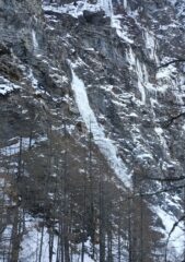 ....la cascata dal sentiero di discesa