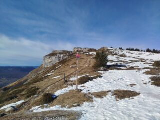 Le falesie e la cima, innevamento appena sufficiente 