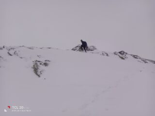 Sul risalto che sovrasta il colle, in cerca di un panorama un po' più ampio (giornata permettendo).