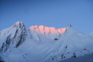 primo sole sugli spendidi canali del lato nord est del Grand Creton